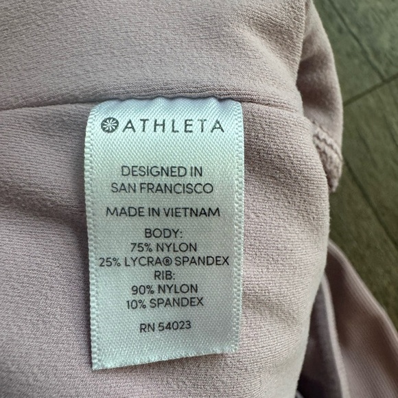 Athleta Leggings. Blush pink in color. Women’s size small. Great used condition! - Picture 6 of 9